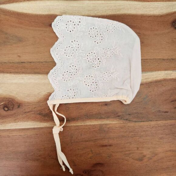 Baby Girls barely pink eyelet cotton dainty lightweight bonnet 2-4 year - Picture 1 of 4